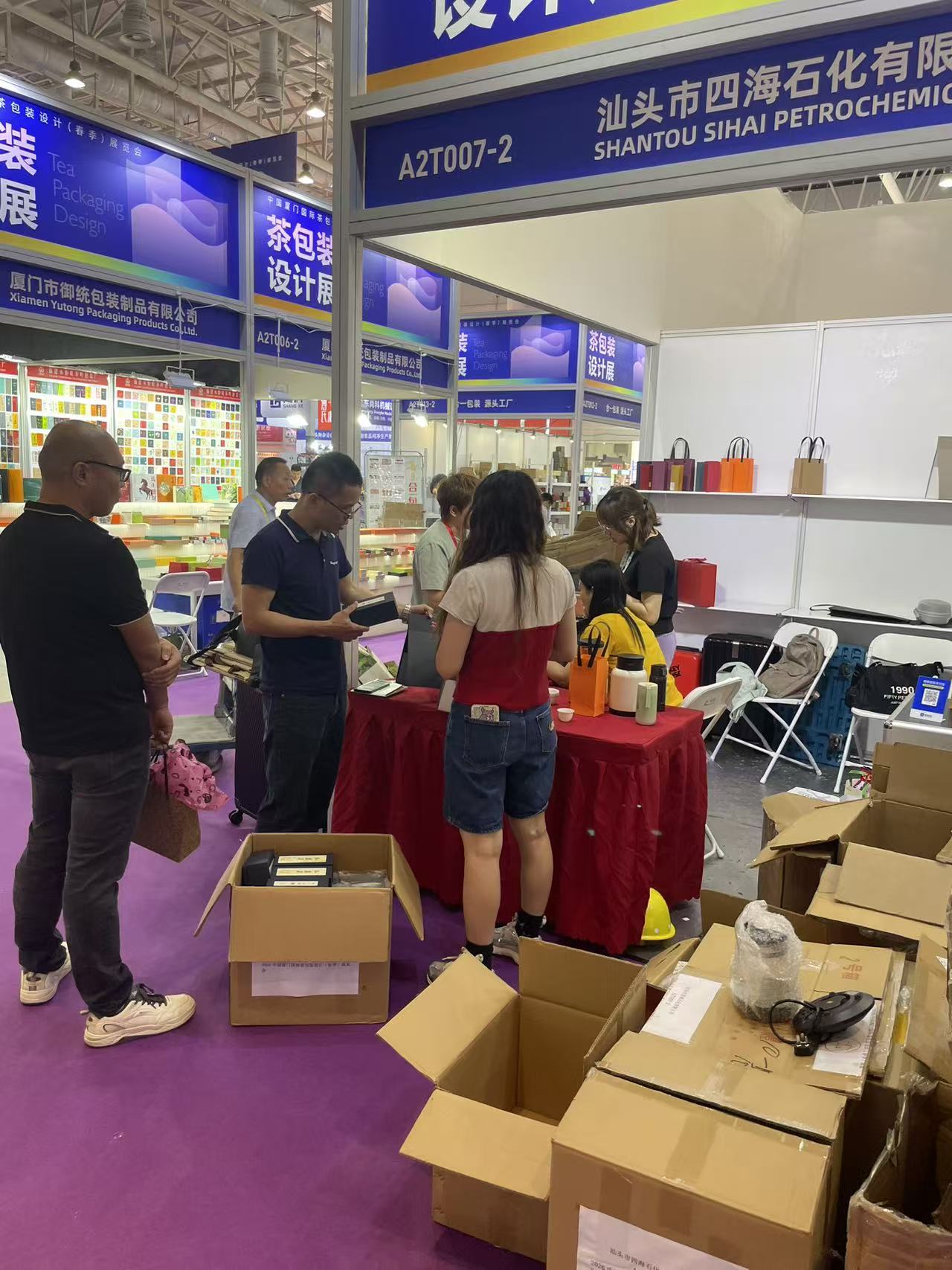 Shantou SiHai booth display of custom printed handmade packaging boxes